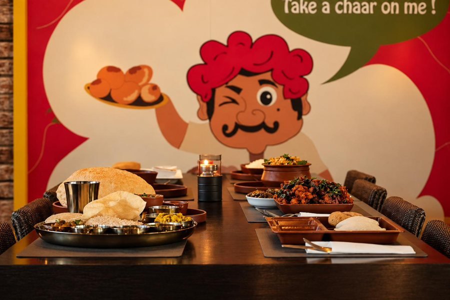 Een gedekte tafel voor onze chaatverkoper op de muur
